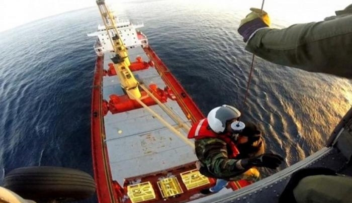 Οι "αντιπαραγωγικοί" που σώζουν ζωές με ελικόπτερα (BINTEO)