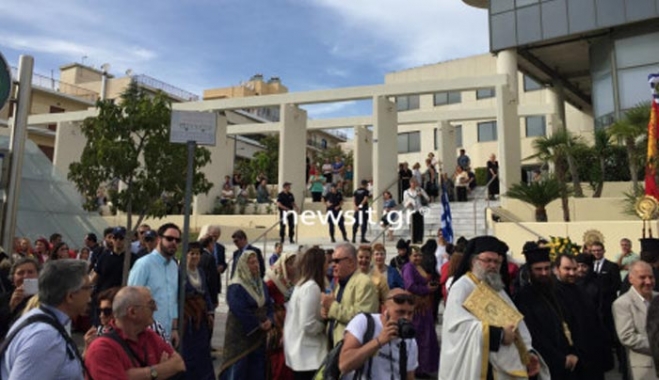 Κοσμοσυρροή για το σκήνωμα της Αγίας Ελένης